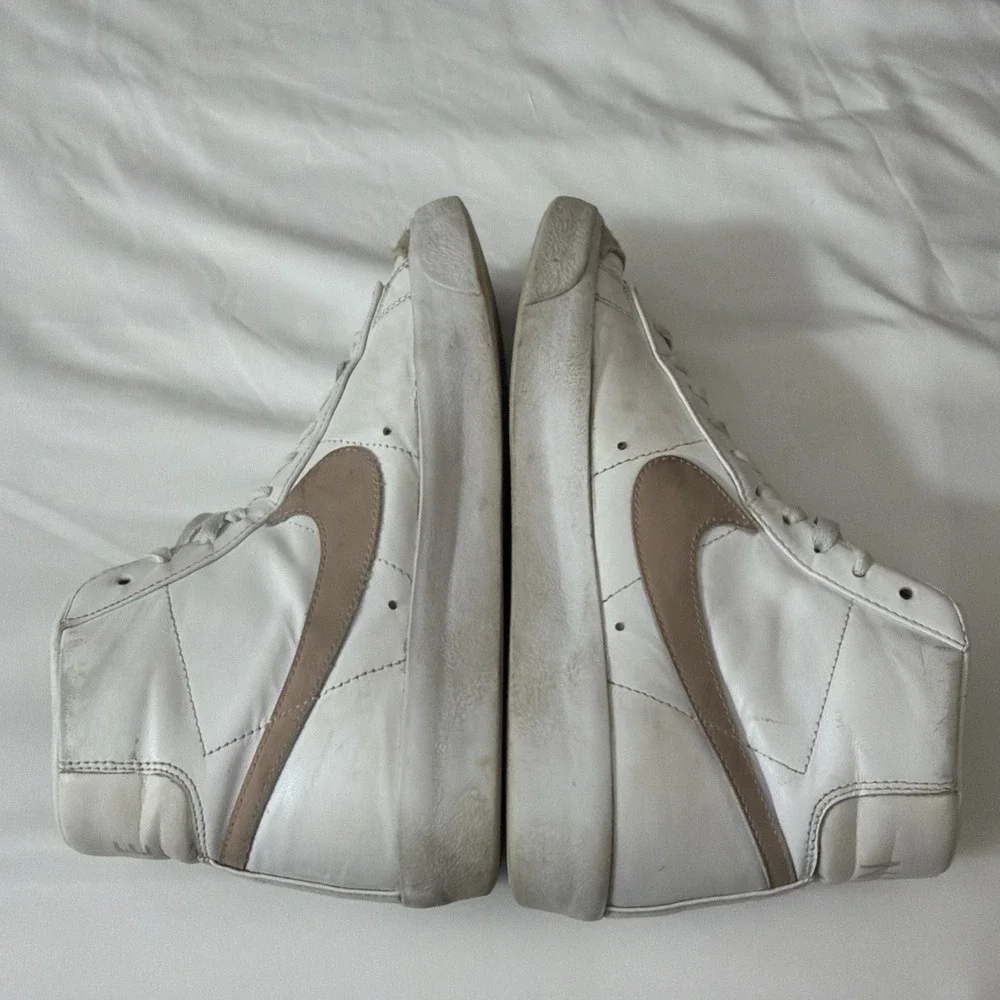 Nike Blazer Mid 77 Women's‎ Size 10 US CZ1055-118 White Pink Athletic Shoes Gym